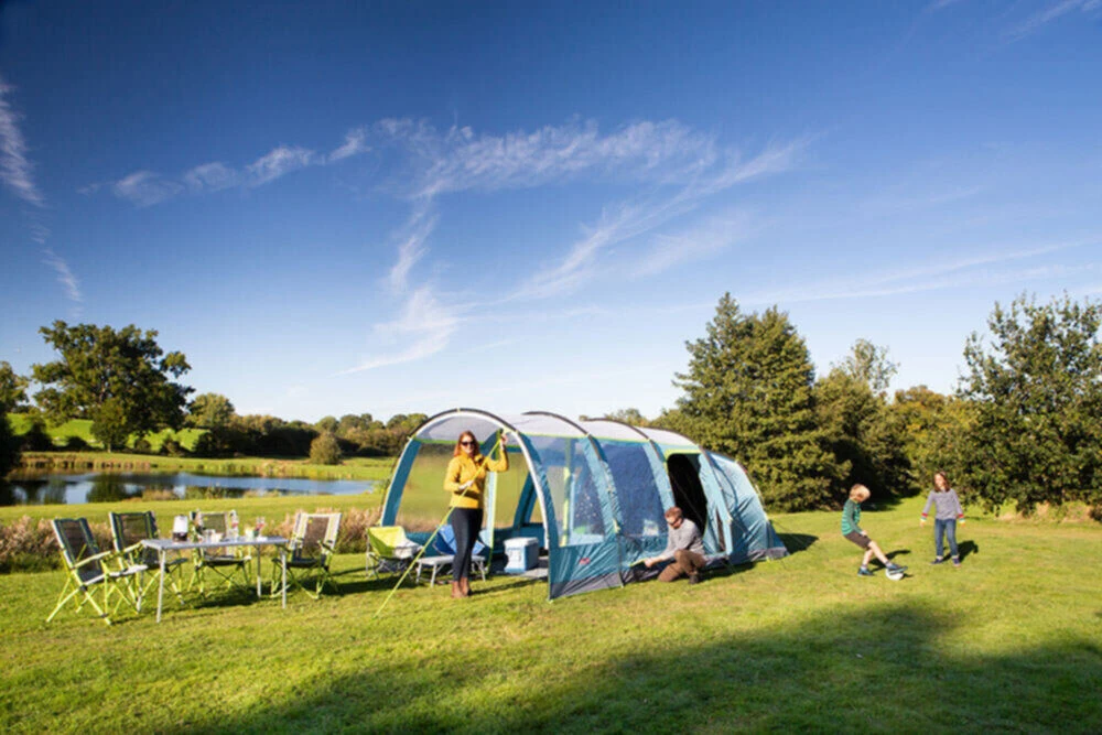 Coleman Castle Pines 4L Blackout Tent (2022) 6 Coleman Castle Pines 4L Blackout Tent (2022) – Image 4