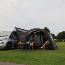 Vango Airbeam Vango Cove II Air Mid Awning (2023) -Pieces Cycliste Magasin vango lifestyle driveaway awnings cove ii air mid low 1