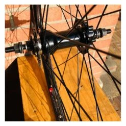 Roue Arrière Custom Bikelife X Collective 27.5 Pouces à Disk Noire - Wheeling Bike -Pieces Cycliste Magasin roue arriere custom bikelife x collective 275 pouces a disk noire wheeling bike 3