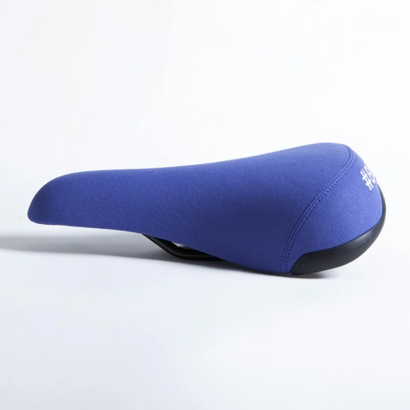 Selle BIKELIFE Bleue Logo Blanc 4 Selle BIKELIFE Bleue Logo Blanc – Image 2